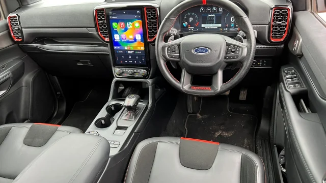 Ford-Ranger-Raptor-2023-front-interior.jpg